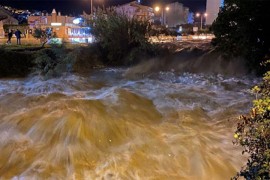 Poplave u Baru, vatrogasci spasili porodicu