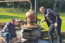 Selak i Baja peku rakiju