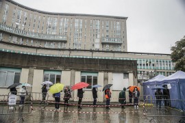 Zaraženi preminuli čekajući u redu da budu primljeni u bolnicu