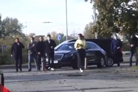 Skandal na izborima u Kijevu: Žena digla suknju pred Zelenskim
