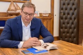 Vučić uz govor Angele Merkel učio njemački jezik i objavio video