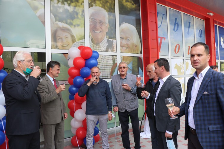 U Trebinju otvorena prodavnica za penzionere, cijene povoljnije