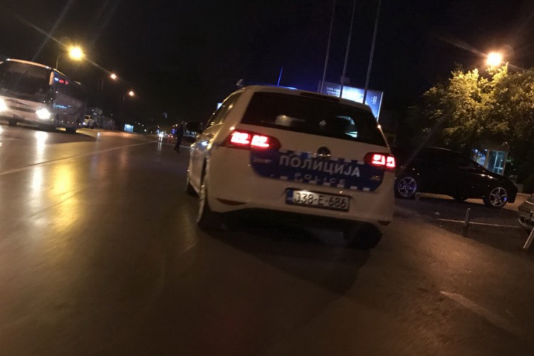 Mladić iz Gradiške poginuo udarivši autom u ogradu