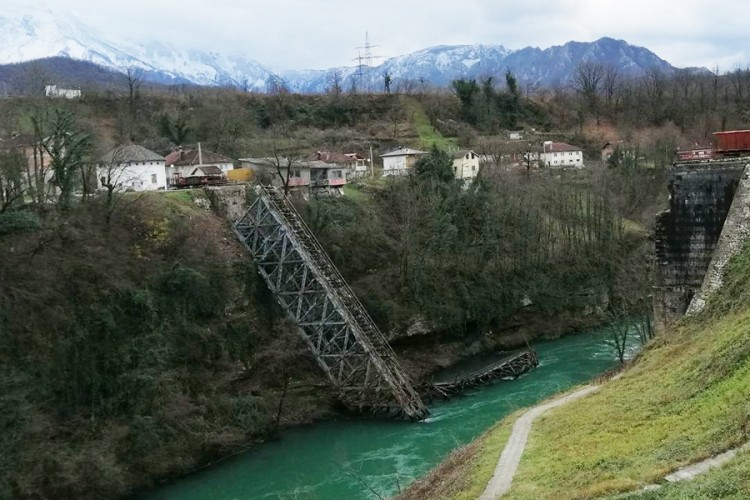 Dio mosta iz filma ''Bitka na Neretvi'' ide u prodaju kao staro željezo