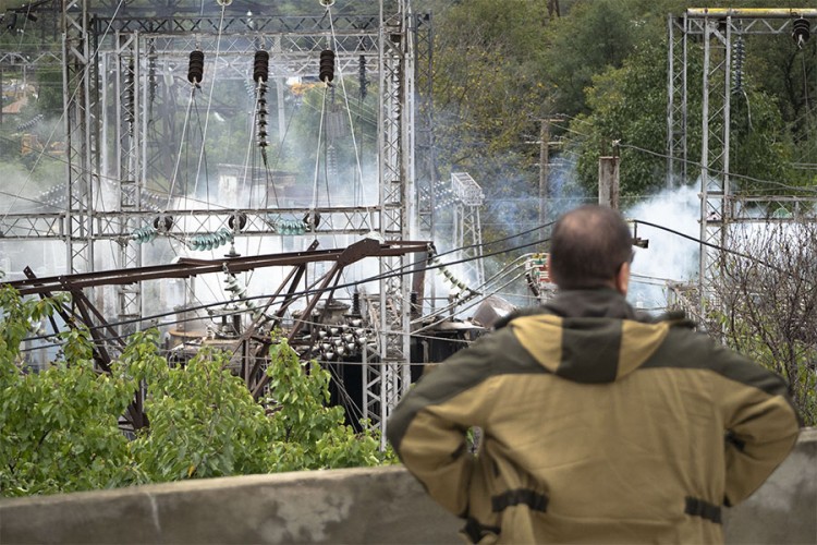 Oko 30 raketa pogodilo Stepanakert, dijelovi grada bez struje