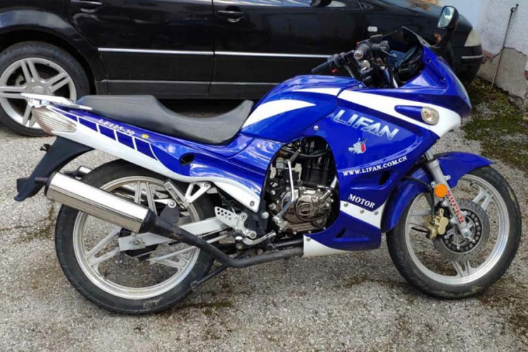 Modrička policija oduzela motocikl od maloljetnika
