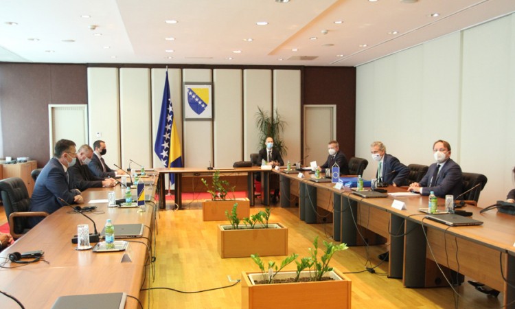 Tegeltija se sastao s Varheljijem