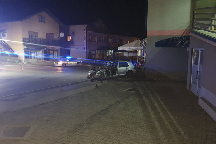 Djevojčica preminula na mjestu, vozač i suvozač prevezeni na UKC RS