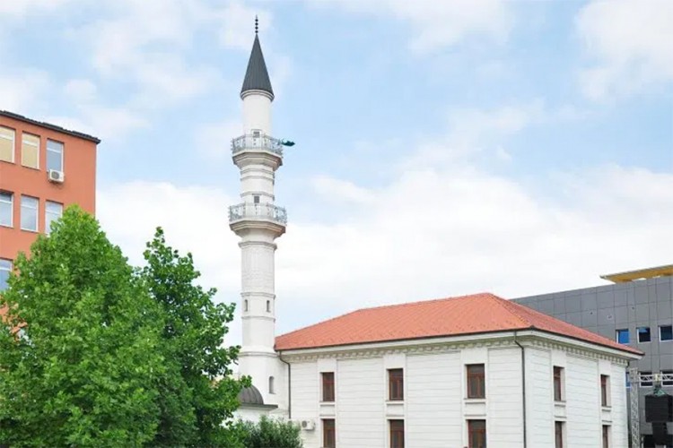 Razbijen prozor na džamiji u Bijeljini