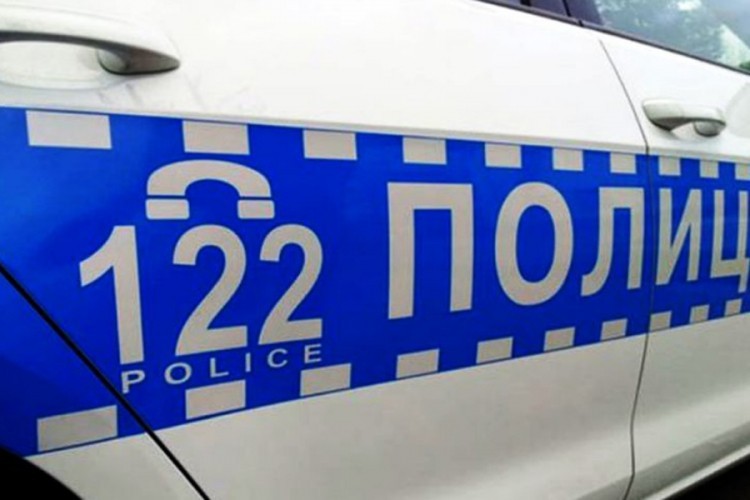 Vozač i dijete povrijeđeni u prevrtanju golfa