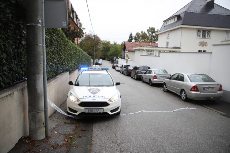 Ranjen policajac ispred zgrade Vlade Hrvatske, napadač se ubio