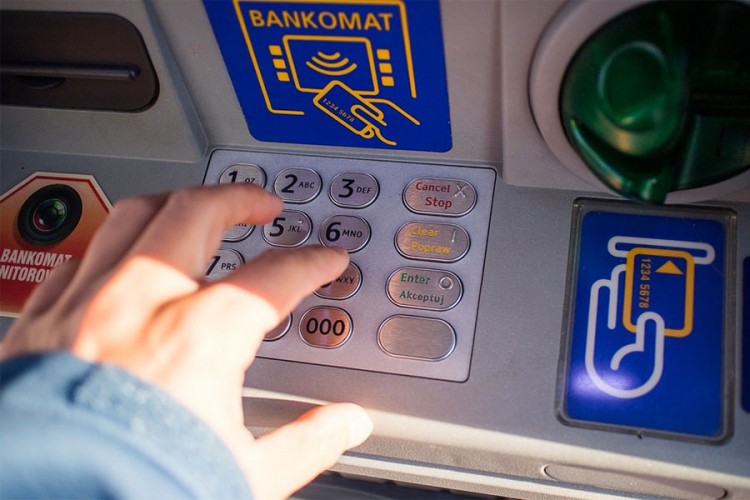 Osumnjičen za lupanje bankomata i napad nožem na radnika banke
