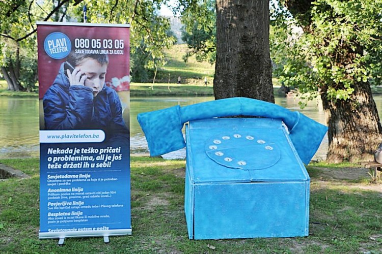 Usijao se "Plavi telefon", više od 400 poziva mjesečno