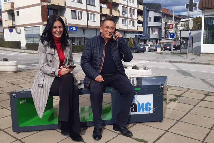 Na Sokocu postavljena pametna klupa