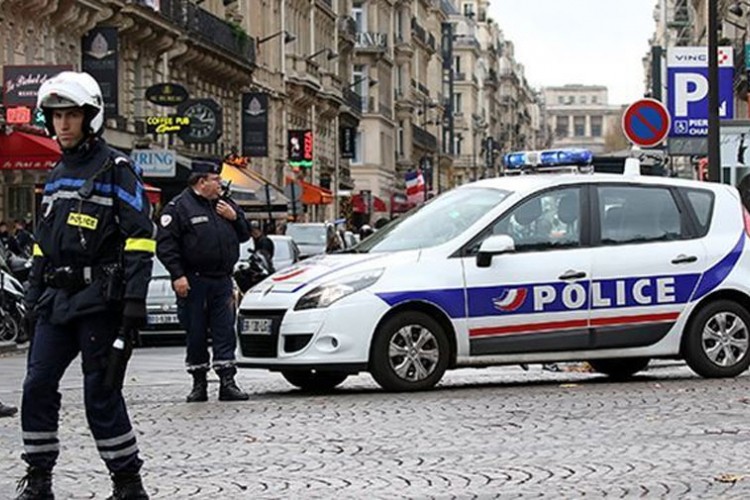 Napadaču na policiju ispred Notr Dama 28 godina robije