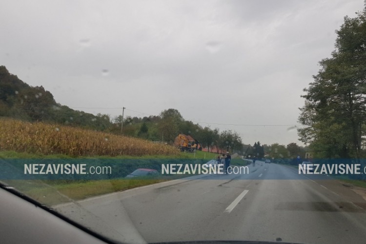 Udes u Banjaluci, dva vozila u kanalu