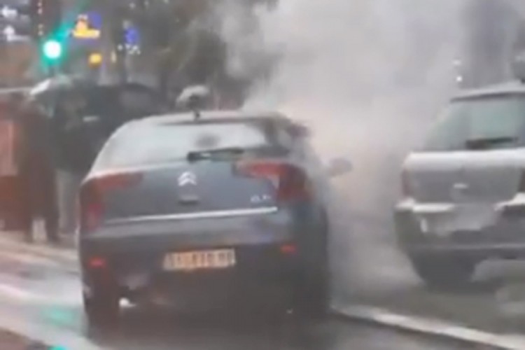 Automobil se zapalio nakon sudara