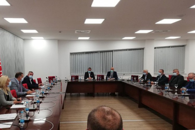 Počeo sastanak vladajuće koalicije bez predstavnika DNS-a