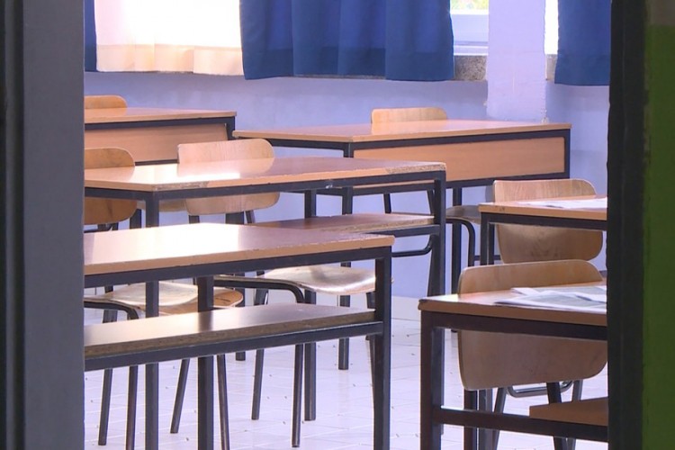 Otkinuo se dio plafona u učionici, povrijeđena učenica