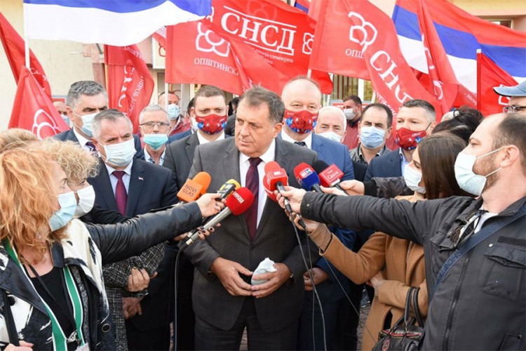 Dodik: Ljudi i glasaju za SNSD jer je to partija razvoja i napretka
