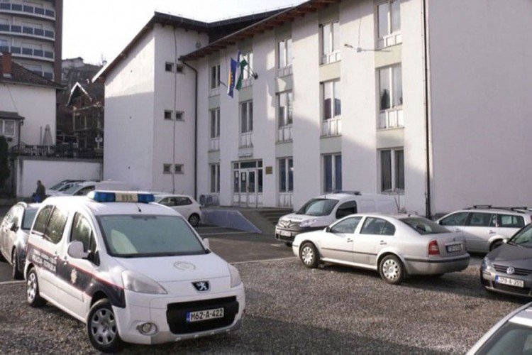Komandir stanice optužen da je hapsio zbog komentara na Facebooku