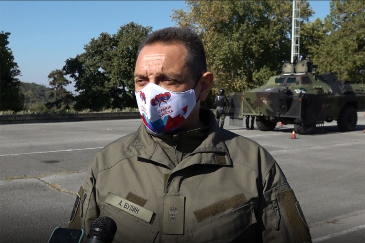 Vulin danima šalje istu poruku zaštitnom maskom