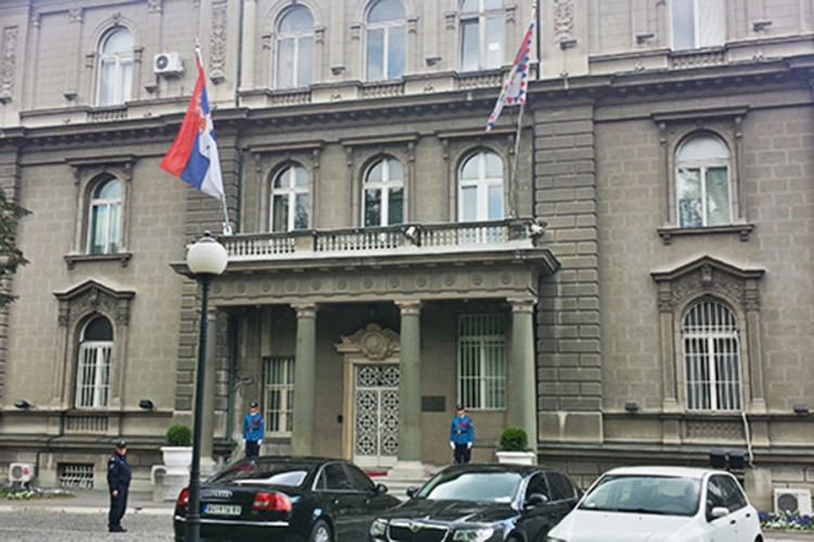 "Skinuta" djevojka s prozora Predsjedništva Srbije