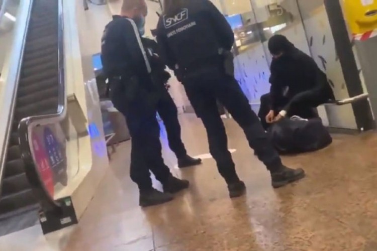 Žena prijetila uzvikujući Alahu-ekber, evakuisana stanica u Lionu