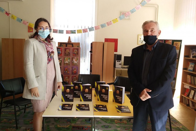 Biblioteci u Prnjavoru na poklon zbirke ukrajinskih narodnih pjesama