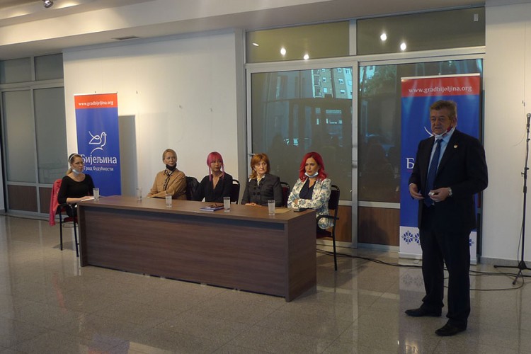 Održana panel diskusija "Žene za žene Bijeljine"