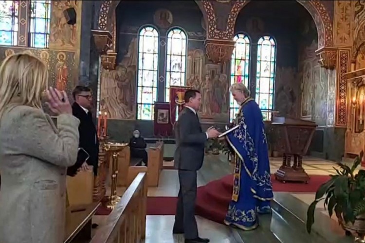 Grenel na liturgiji u hramu Svetog Save u Milvokiju