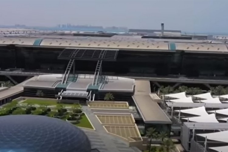 Beba pronađena na aerodromu, sve putnice skinute s leta