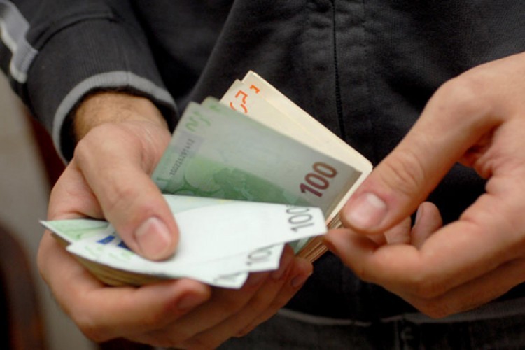Dobojlija osumnjičen za prevare teške više od 7.000 KM
