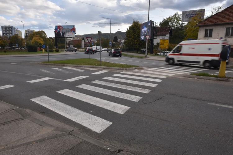Detalji nesreće u Banjaluci: Očevici pritrčali u pomoć, ženi nije bilo spasa