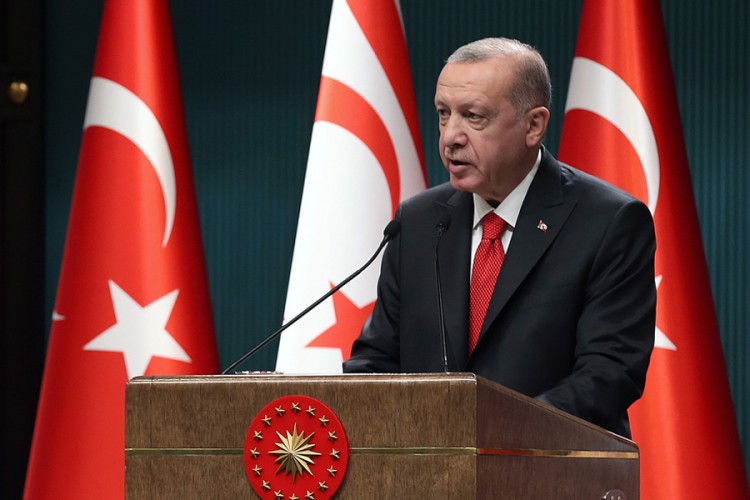 "Šarli Ebdo" kontroverznom karikaturom odgovorio Erdoanu