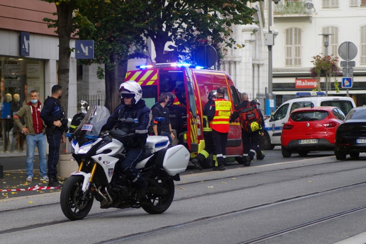 Policija privela napadača u Nici, jednoj ženi odsjekao glavu
