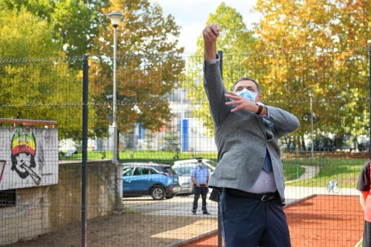 Igor Dodik objavio očevu fotografiju: Još nije za klupu za rezervne igrače