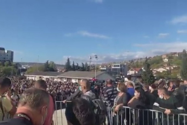 Zemni ostaci mitropolita Amfilohija dopremljeni u Podgoricu