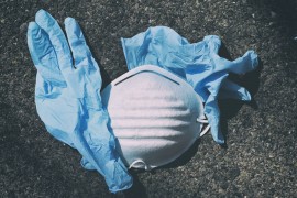 Muškarac zaražen koronom bez maske sjedio u kafiću sa tri osobe