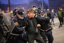 Povrijeđena četiri policajca na protestima u Ljubljani, uhapšena tri ...