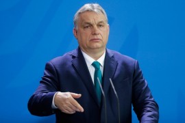 U Mađarskoj se zatvaraju škole i restorani, produžen policijski čas