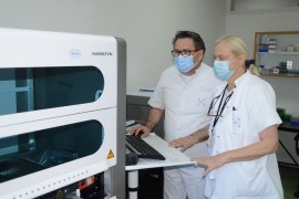 Mikrobiolozi: Noćivaju na poslu, na odmore nisu išli