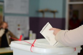 U Tuzli prijavljena kupovina glasova i verbalni sukobi na biralištima