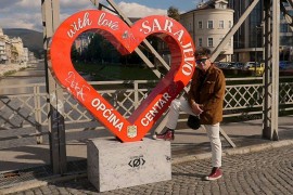 "Crvena jabuka" predstavila spot za pjesmu "Ostat ću te željan”