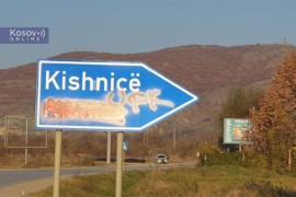 Na tabli na ulazu u Gračanicu napisano OVK