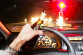 Pijani Dobojlija zaletio se automobilom u policajce