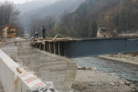 Izgradnja mosta u Srpskim toplicama u završnoj fazi: Spojene obale ...