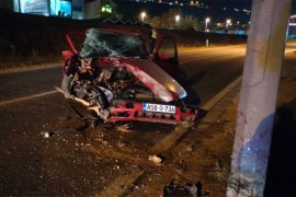 Pasatom udario u stub rasvjete, povrijeđene dvije osobe