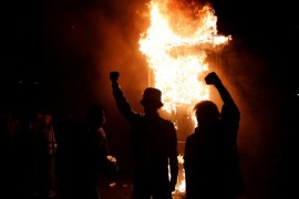Demonstranti u Parizu zapalili centralnu banku, gori fasada