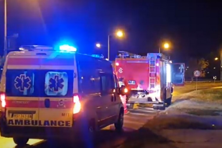 Piroman zapalio policijska auta i pobjegao